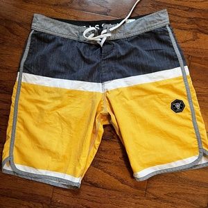 Vissla board shorts 33w